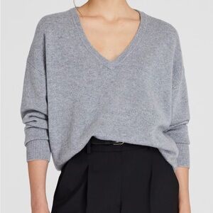 100% Cashmere Sweater. Size M. NWT